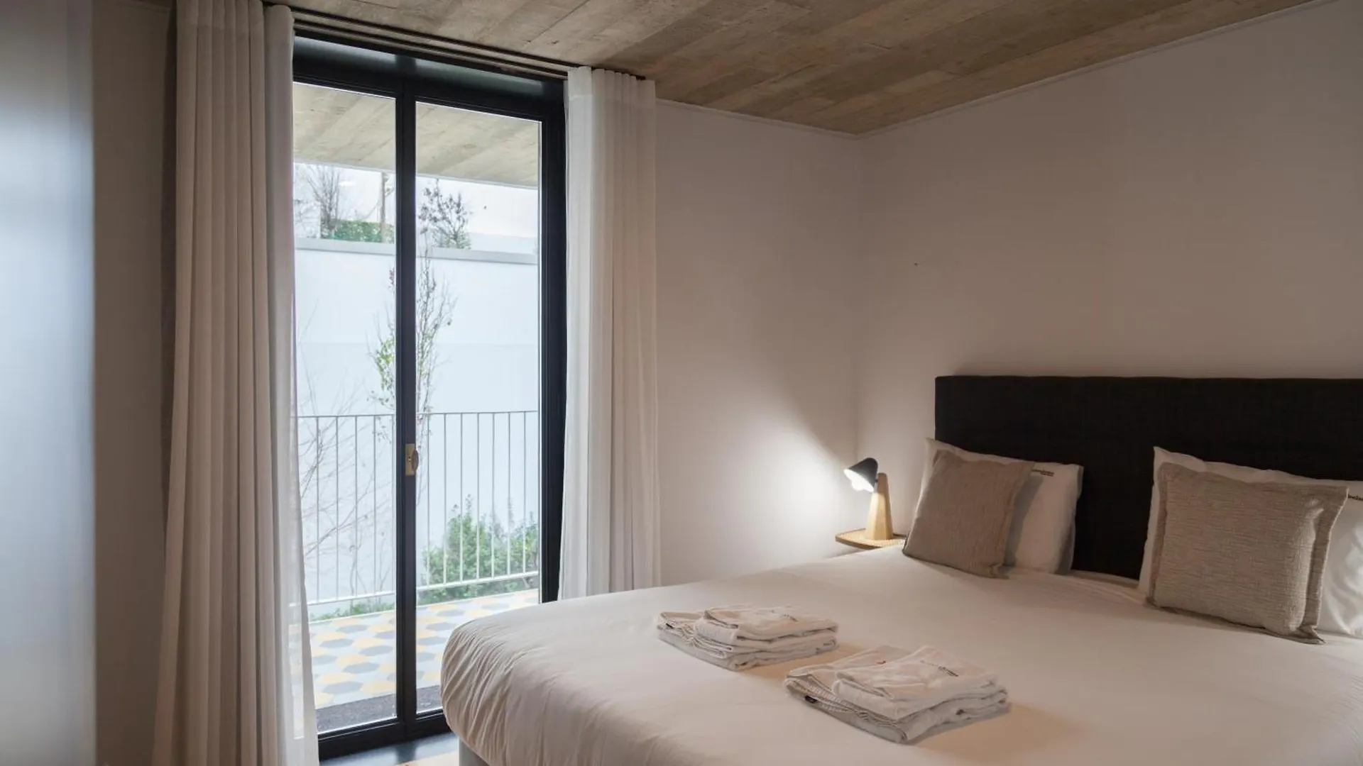 Flh Intendente Fashion Mezzanine With Balcony Lisbon Apartment